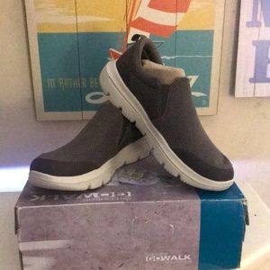 Sketchers Go Walk Evolution Ultra Slip On Shoes Brand New